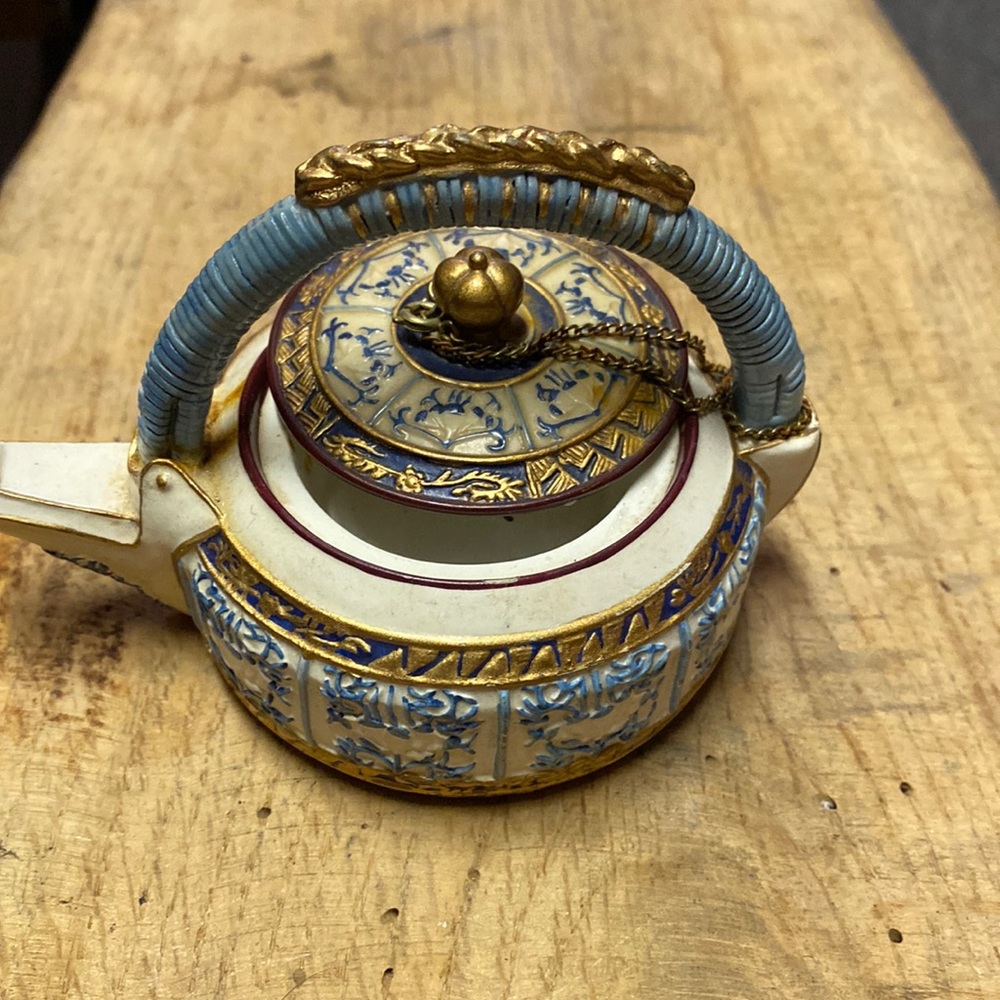 Vintage Nini Blue & White Collectible Tea Pot - ❤️❤️